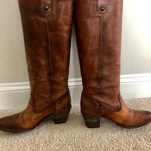 Frye Jackie Button Boot - Cognac